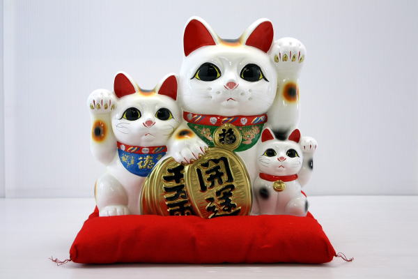 三匹招き猫白/元祖福をまねく招き猫/招き猫の販売モリシゲ